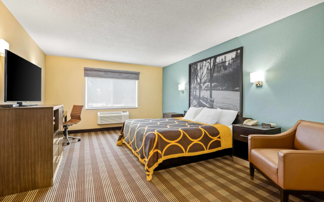 Super 8 by Wyndham Osseo WI