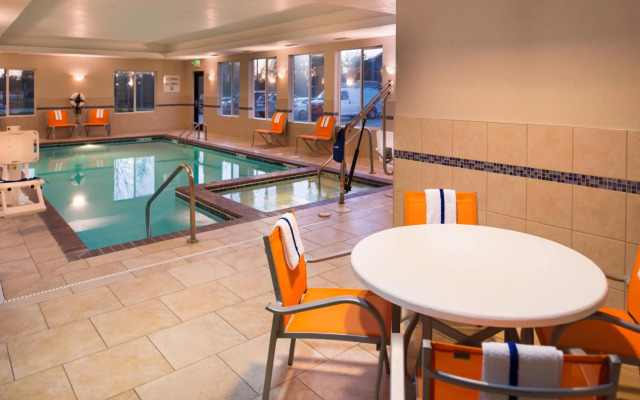 Holiday Inn Express Hotel & Suites Pittsburg by IHG