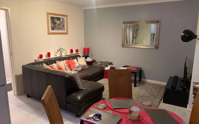 Lovely 2-bed Apartment in Wallasey, Sleeps 4