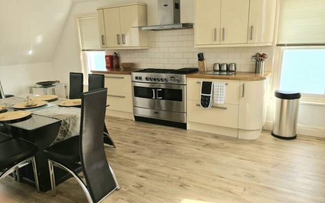 Harbour High - Luxury Beach Penthouse - Sleeps 6