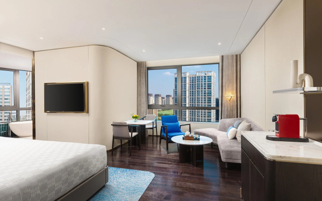 HUALUXE Shanghai Changfeng Park by IHG