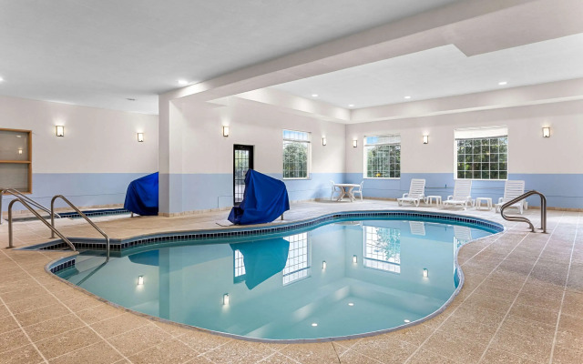 Comfort Suites Grayslake near Libertyville North