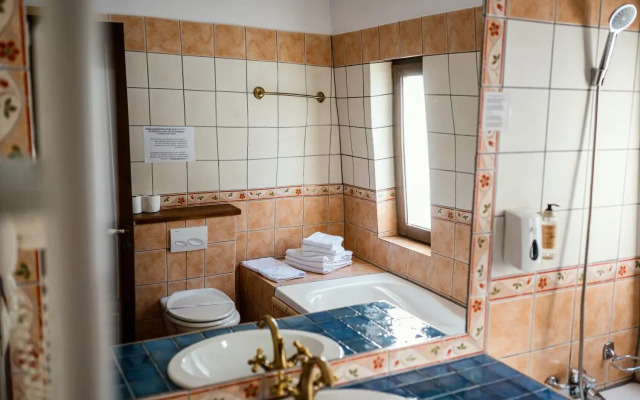 Casa Motului B&B