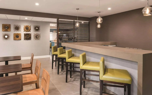 Country Inn & Suites by Radisson, Hoffman Estates, IL