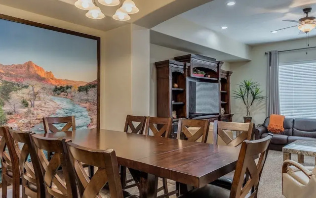 Desert Canyon Paradise 4 Bedroom Apts by Redawning