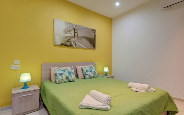 Off the Ferries, Sliema, 2-bedroom Apartment