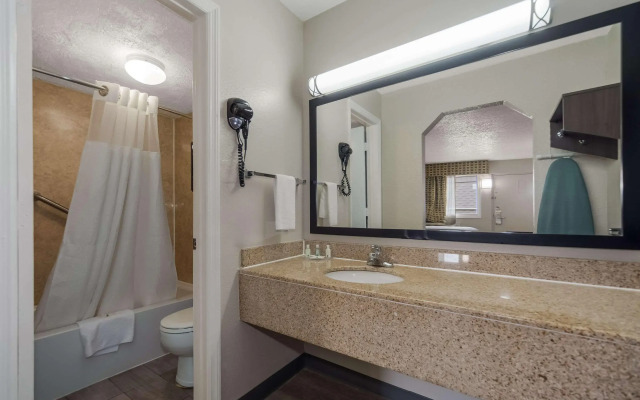 Quality Inn Charleston - West Ashley