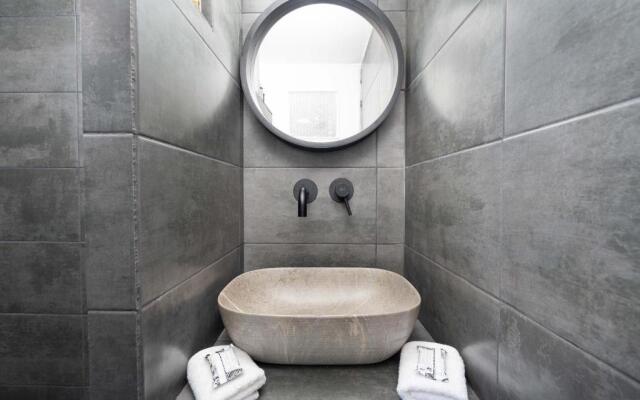 Red Beach Harmony suites Modestos