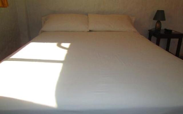 Big Ralph's Hostal & Restaurant