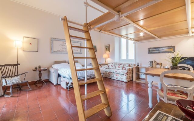 The Quietest Corner of Trastevere, AC & Elevator