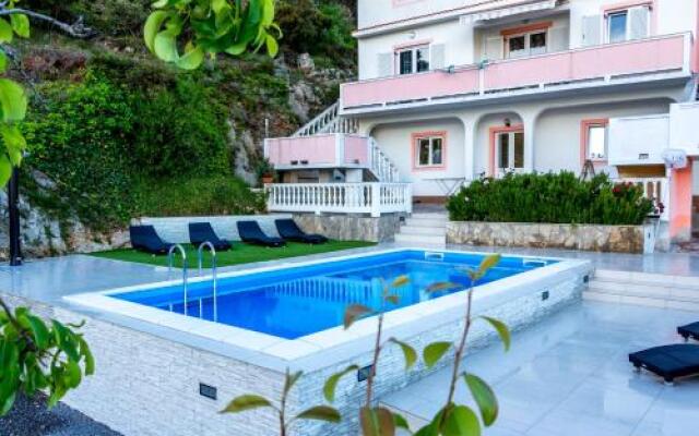 Apartments Lores