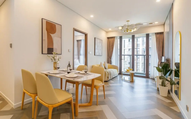 Luxury Metropole Riverside Apartment