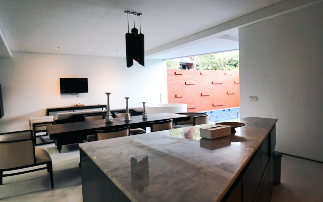 The Chloe Villa