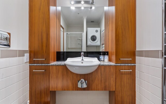 QV Waterfront Apt with Wifi - 946