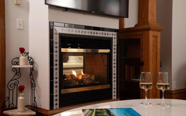 Renaissance Riverboat Suites And Rooms