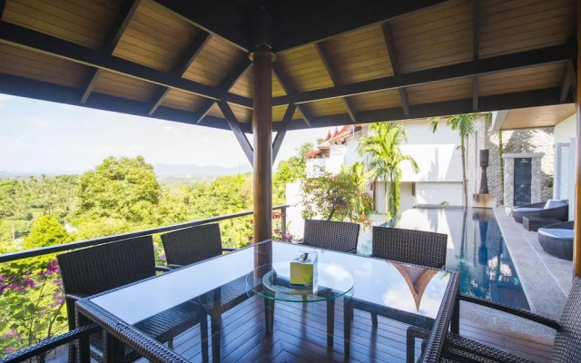 4-BR Seaview Villa with Large Pool at Surin Beach