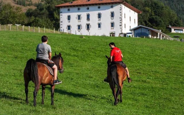 Youth Hostel Non Stop Inn by IrriSarri Land
