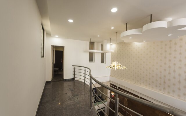 OYO 11414 Hotel Silver Suites
