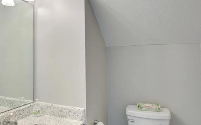 Pet-friendly Carrollton Home w/ Fenced Backyard!