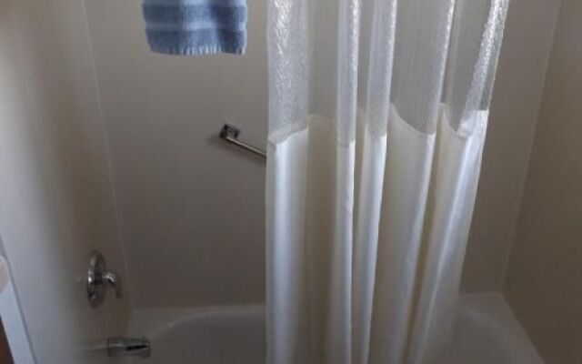 Lazy B Motel