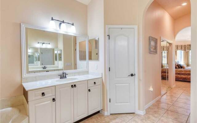 Splashing Dolphins - Three Bedroom Home