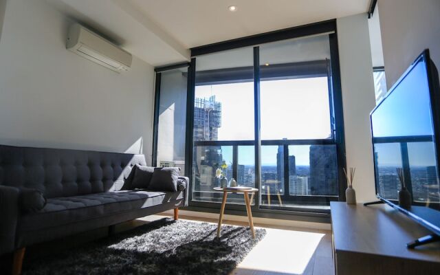 Stunning Newly Furnished 2 Bedrooms Apartment