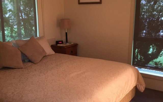 Aarinda Holiday Apartments