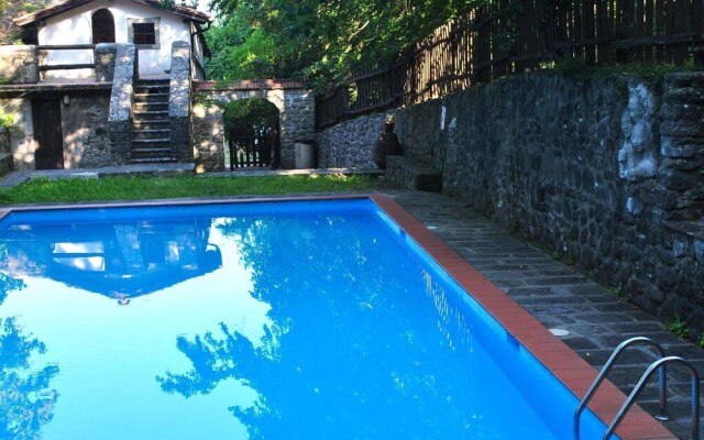 Vintage Holiday Home in Migliorini with Pool