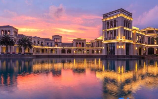 Sparkling Legend  Apartment