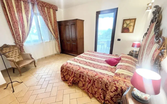 Pool, Jacuzzi and Events Room - Charming Villa in Umbria - Sleeps 24 - Lake View
