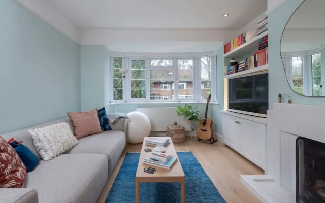 2 Bedroom Apartment - 200m From Richmond Park