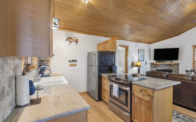 Grey Moose Lodge w/ Amenities Access!
