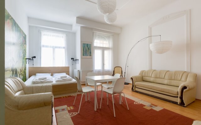 Budapest Apart-NAM-Family Room