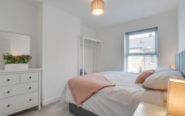 Drws Nesaf Cardiff Townhouse