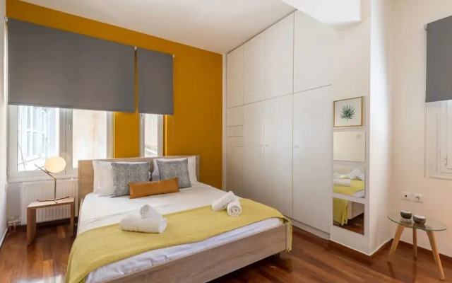 Modernly furnished apartment in Psyri A8