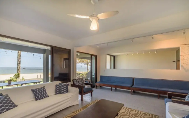 6BR Beachfront Home in Bombinhas Abm0101