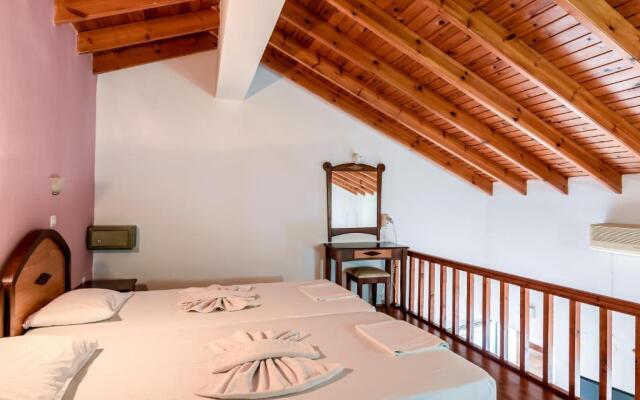 APARTMENT3 50metres from THE sea 'NEW LISTING'