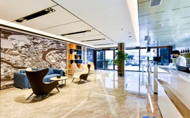 Yishang Hotel (Haiya Binfencheng Lingzhi Subway Station)