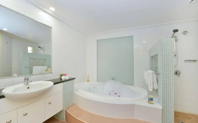 Seascape Holidays - Peninsula Apartments