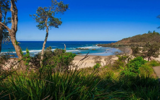 Perfectly Positioned Beachfront Apartment - Unit 6