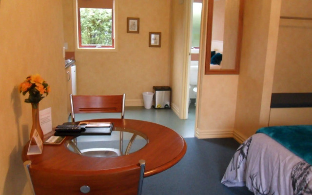 Red Tussock Motel