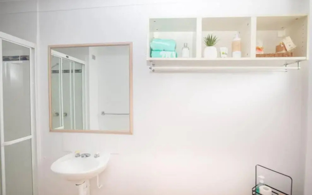 Gorgeous Studio + 100M To Beach + Pool