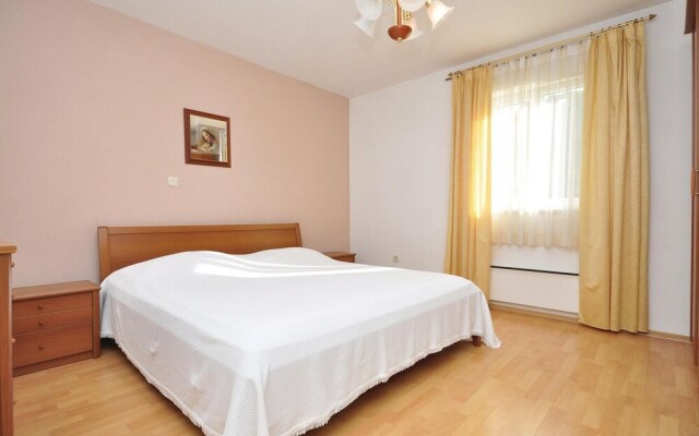 Amazing Apartment in Pucisca With 3 Bedrooms and Wifi