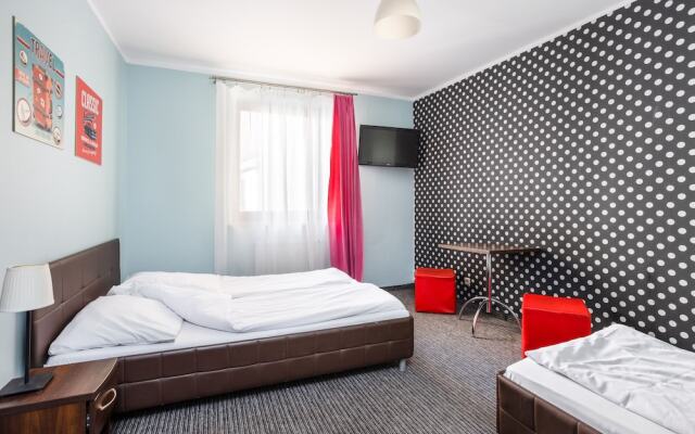 Shick Hostel & Apartments