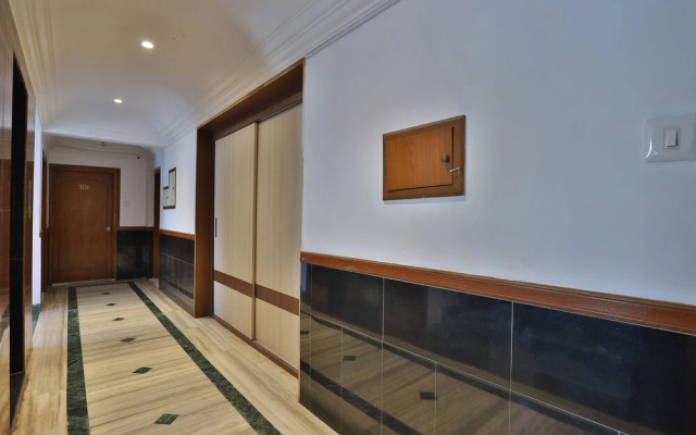 OYO 27897 Hotel The Grand Bansi