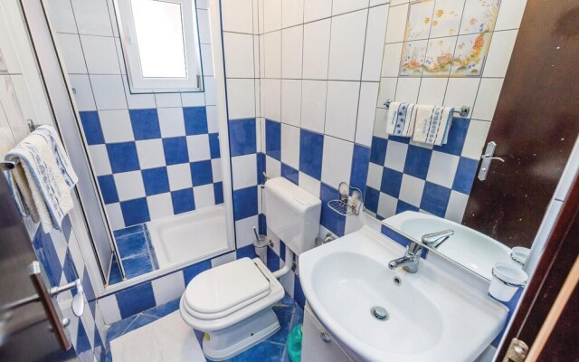 Beautiful Home in Metajna With Wifi and 14 Bedrooms
