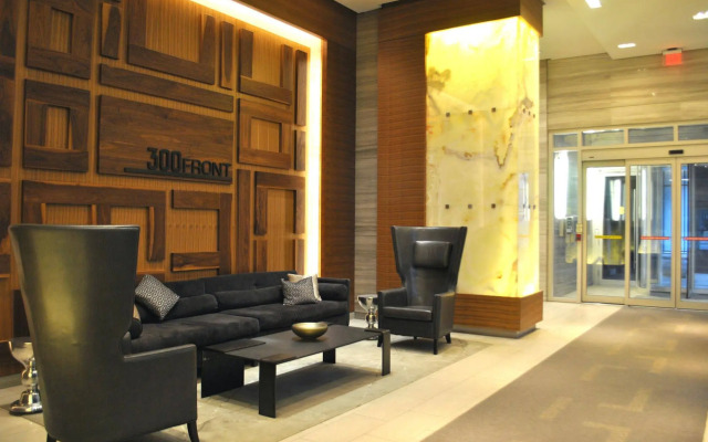 Livingsuites Toronto - Front & John