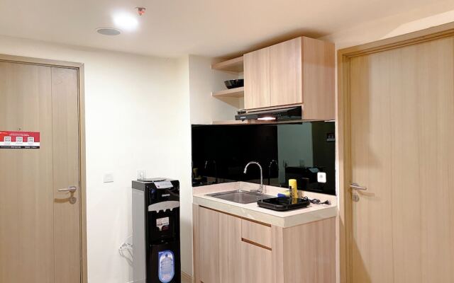 Homey 2Br With Work Space At Meikarta Apartment