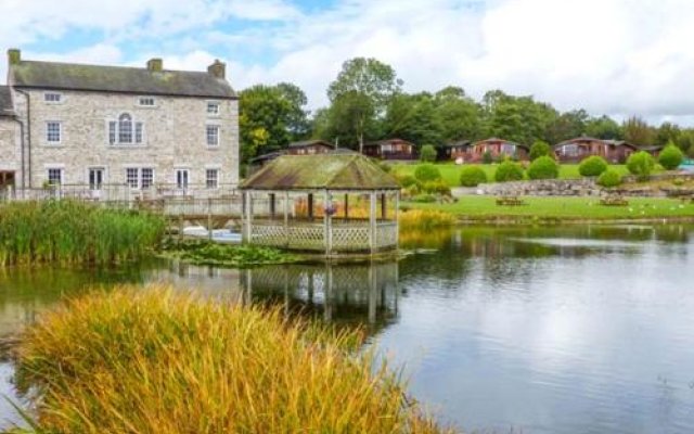 Brook Edge Lodge