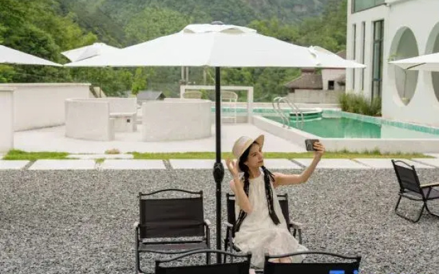 Jishe Light Luxury Family Holiday Homestay